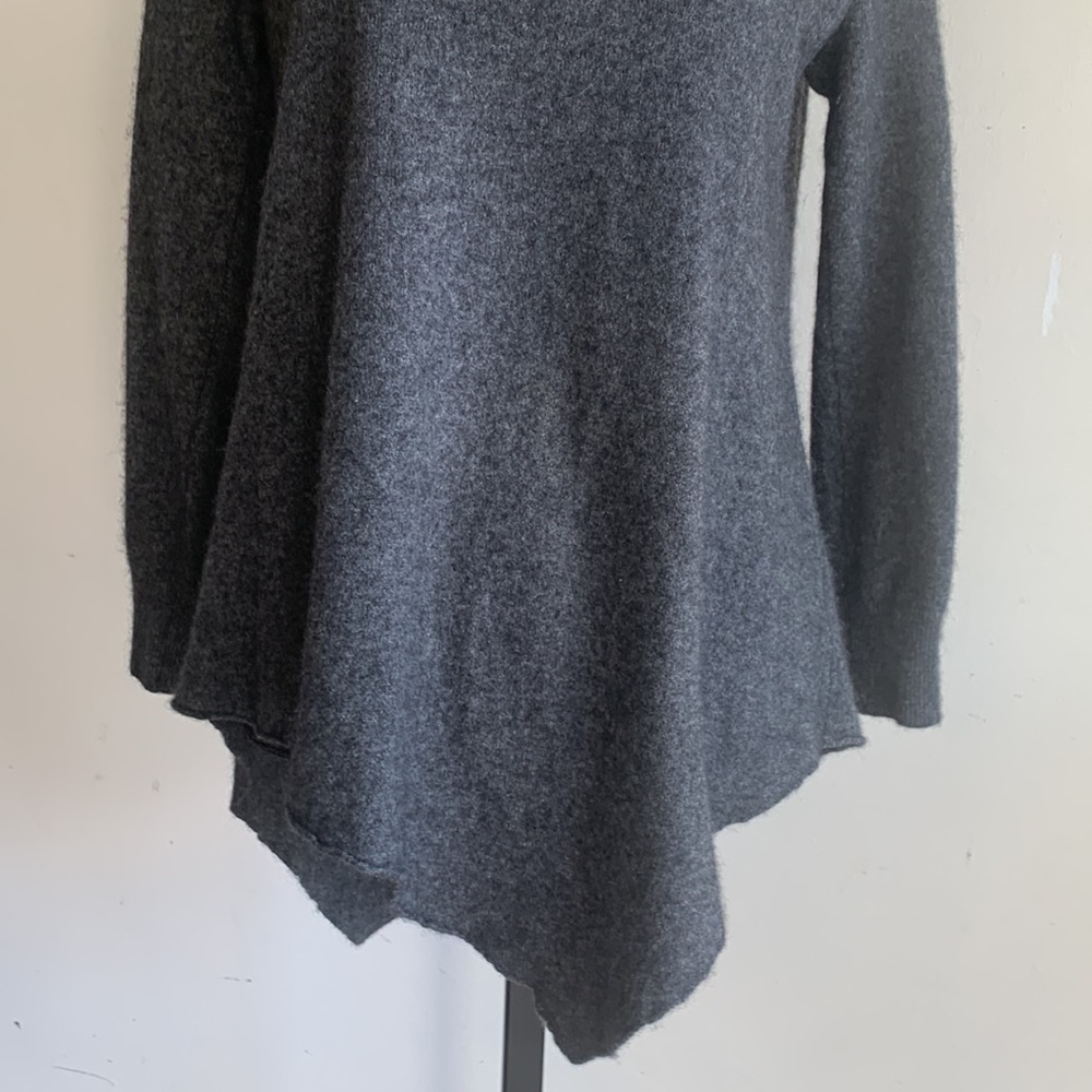 Joie Tambrel Asymmetrical Hem Cashmere Blend Gray V-Neck Sweater Sz XS - Picture 6 of 14